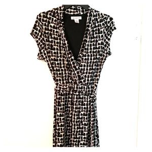 Short sleeve black/white dress